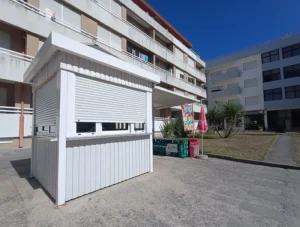 Quiosque de Jornais e Revistas, Praia D'Amorosa, norte de Portugal