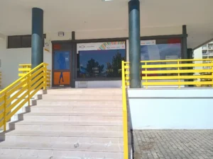 CDoisPontos Informática e Copiadora, Praia da Amorosa, Portugal.