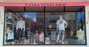 Nanda Vestuário: loja de roupas multimarcas na Praia da Amorosa.